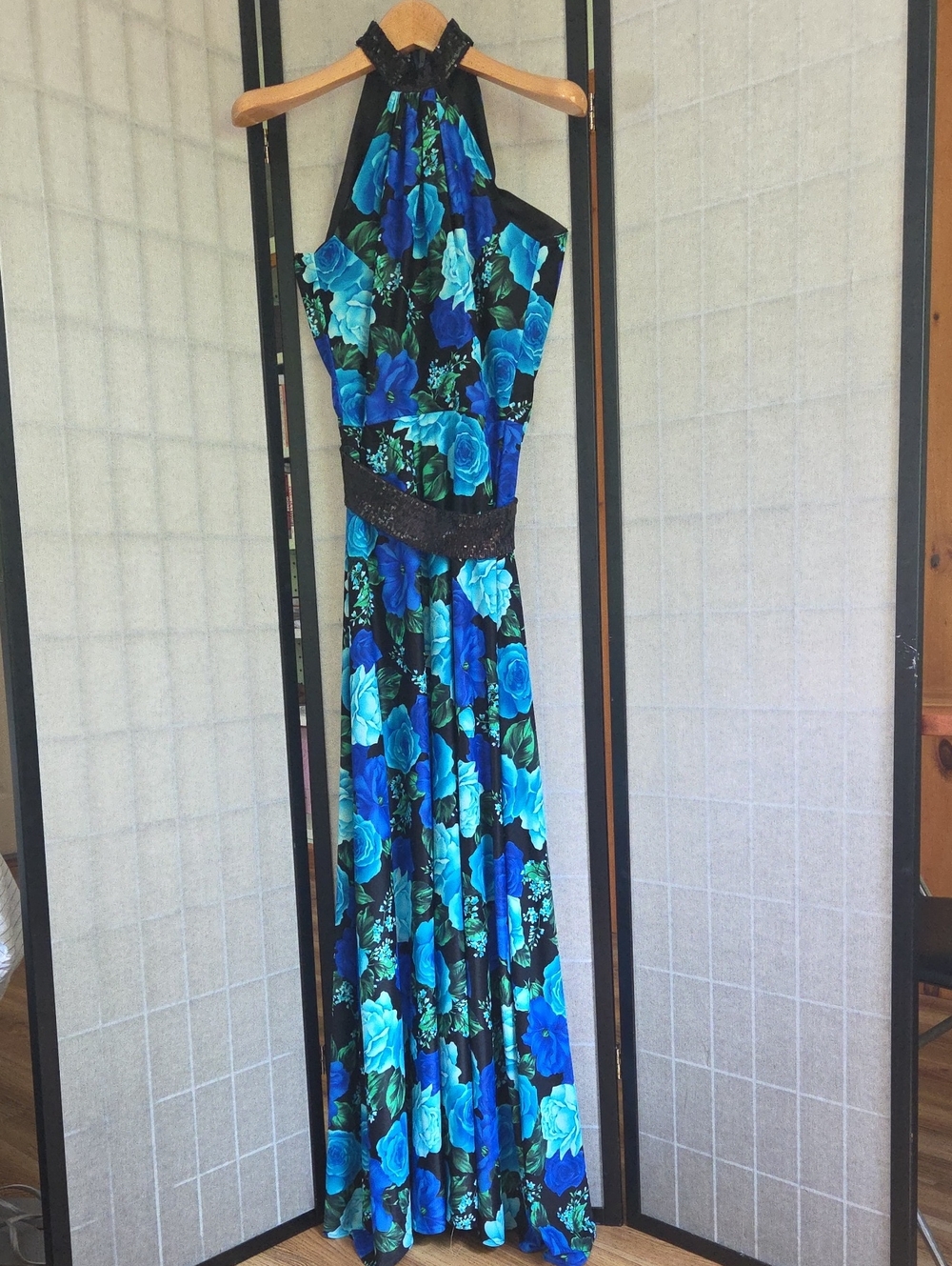 Sleeveless Blue Floral Halter Maxi Dress